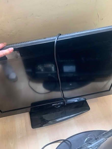 Photo of free 2x32 “ tv s ..1 is a Samsung (HX3) #2