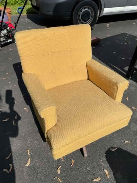 Photo of free Vintage swivel rocker (Wilmette - Lake & Illinois) #1