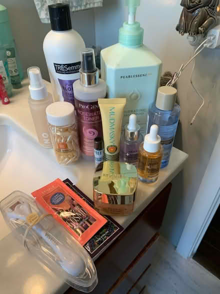 Photo of free Assorted beauty priducts (Elmhurst (Rt 83 & St. Charles)) #1