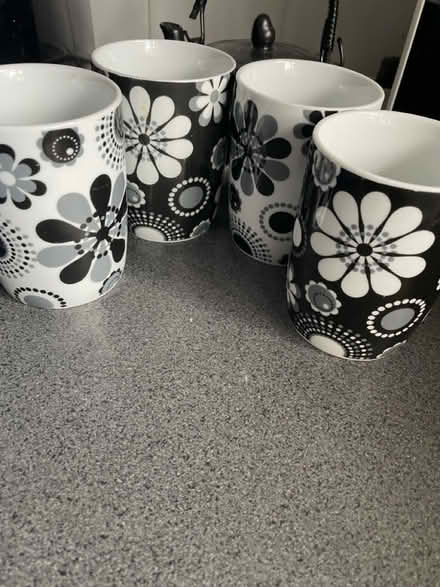 Photo of free 4 mugs (Selsdon CR2) #1