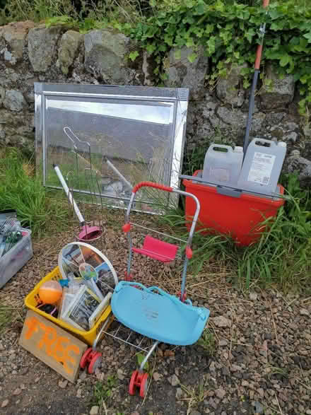 Photo of free Various items outside (Pathead EH37) #2
