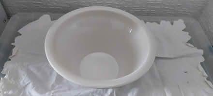 Photo of free Contemporary ceramic fruit bowl (Wollaton NG8) #1