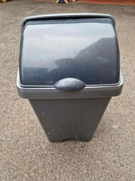 Photo of free Addis grey plastic rubbish bin and lid (Arborfield Garrison RG2) #1