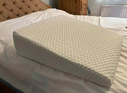Photo of free Wedge pillow (Coulsdon CR5) #1