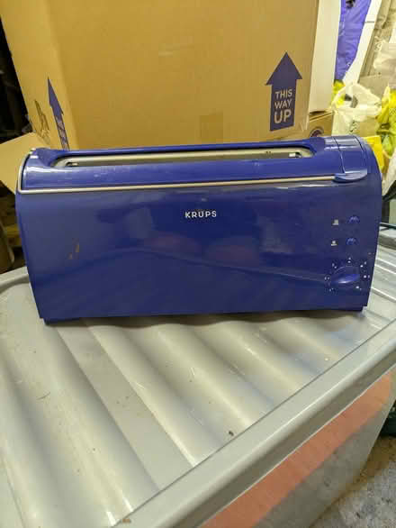 Photo of free Blue toaster (Kislingbury NN7) #1