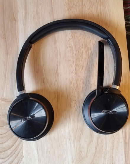 Photo of free ASUS headset Bluetooth (S60 Catcliffe) #1