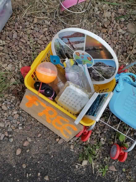 Photo of free Various items outside (Pathead EH37) #3