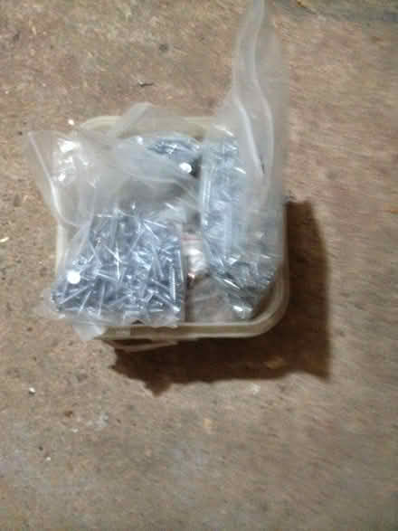 Photo of free tube of new screws (Quinton B32) #1