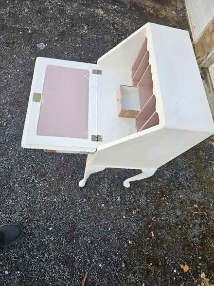 Photo of free Cabinet / Writing table (Cheshunt EN8) #4