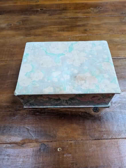 Photo of free Small Floral box with mirror (Crookes S10) #1