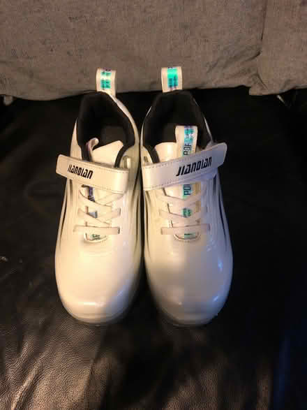 Photo of free LED wheel trainers skates (OL8 2XQ) #2
