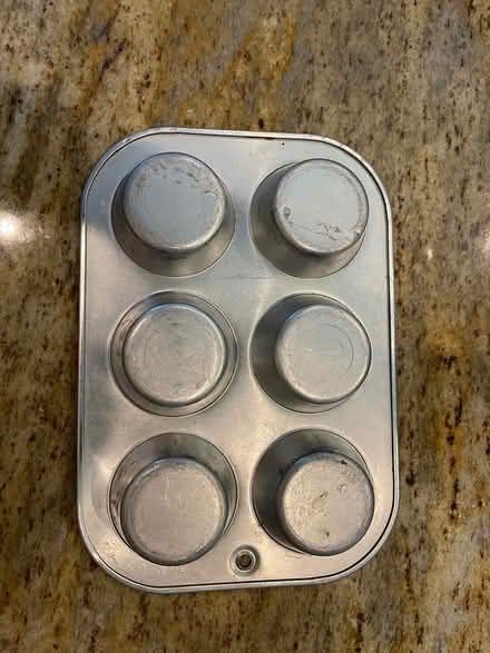Photo of free Cake pans (Clinton) #3