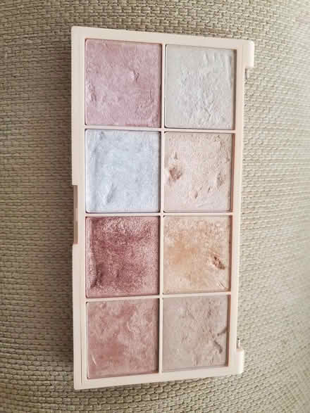 Photo of free Highlighter palette (Clayton Bridge M40) #1