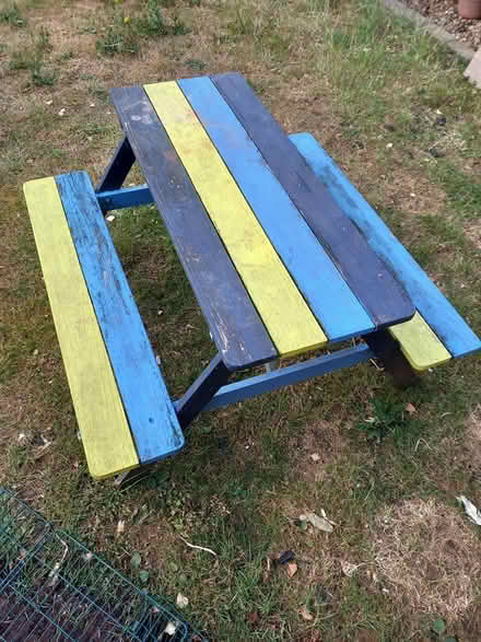 Photo of free Small picnic bench (Hitchin, SG4) #2