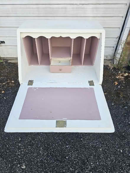 Photo of free Cabinet / Writing table (Cheshunt EN8) #2