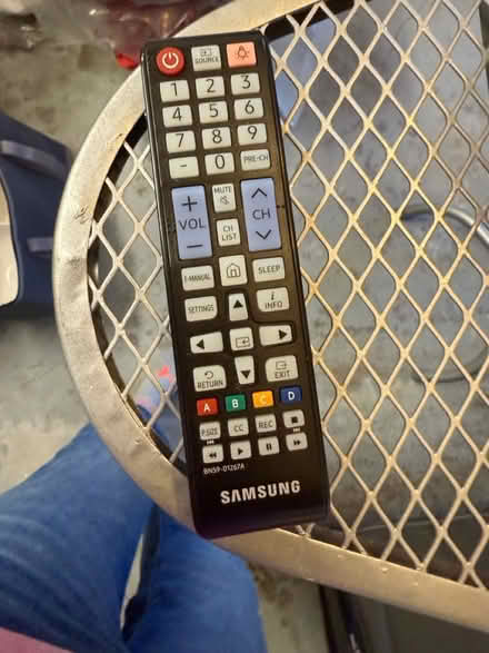 Photo of free Samsung TV w/ wall mount (Newcastle China Creek) #4