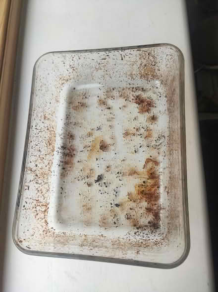 Photo of free Pyrex oven dish (Se5) #1