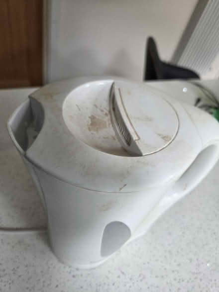 Photo of free Daewoo electric kettle (Frimley) #2