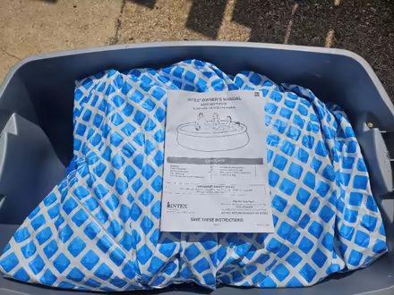 Photo of free Inflatable Pool (63114) #1