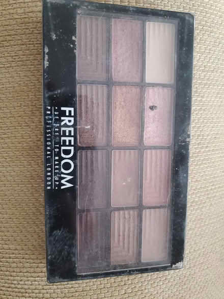 Photo of free Makeup palette (Clayton Bridge M40) #1
