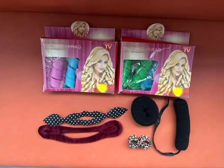 Photo of free Set of hair styling accessories (Cutteslowe OX2) #1
