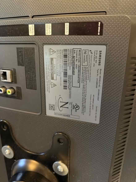 Photo of free Samsung TV w/ wall mount (Newcastle China Creek) #1