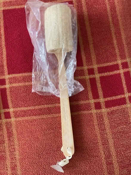 Photo of free Loofah with wooden handle (Spacey Houses HG3) #1