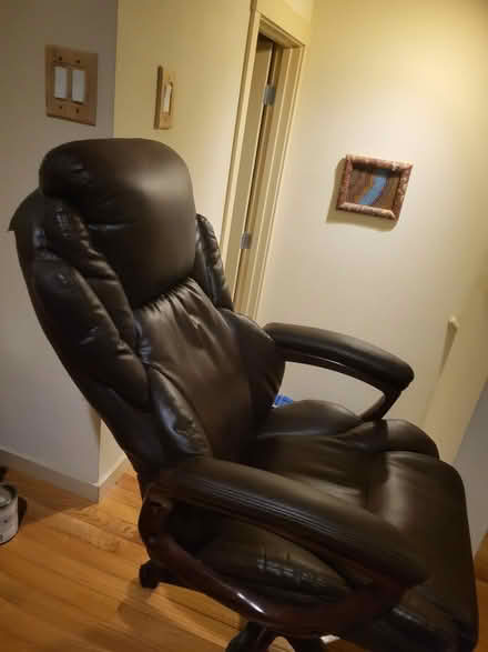 Photo of free Office Chair (Issaquah.) #2