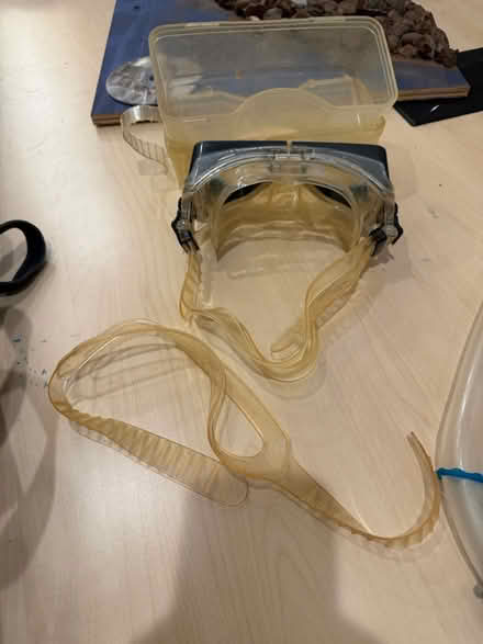 Photo of free Women’s scuba/snorkel mask (95070) #2