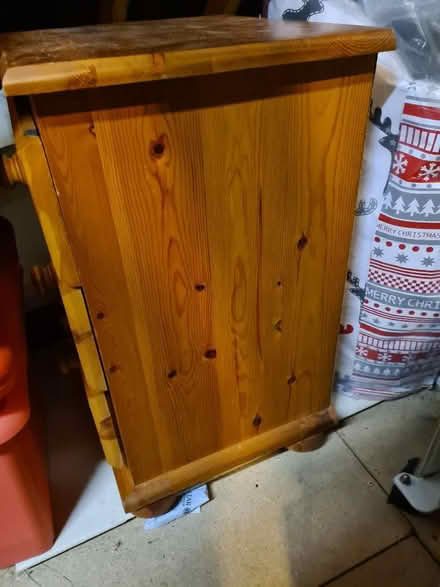 Photo of free Small Pine drawer unit (Weybridge KT13) #3
