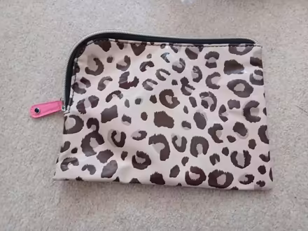 Photo of free Make ùp bag (Sale M33) #1