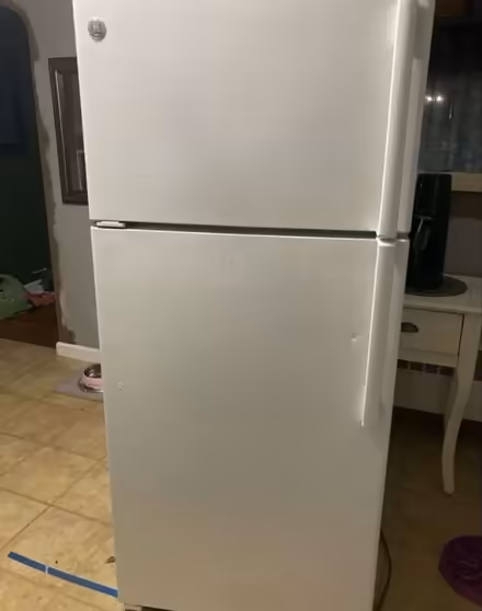 Photo of free Fridge (Manchester (Rimmon Heights)) #1