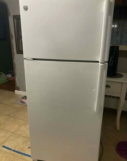 Photo of free Fridge (Manchester (Rimmon Heights)) #1