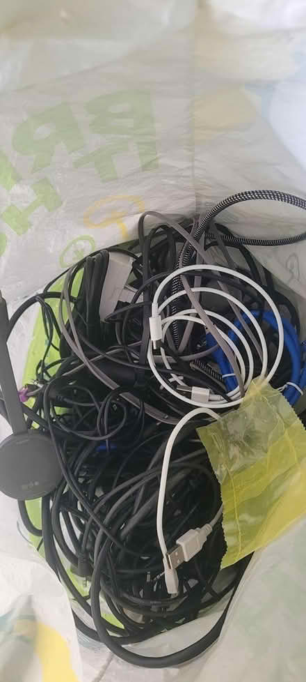 Photo of free bag of wires and bits to pass round (Harrogate HG1) #1