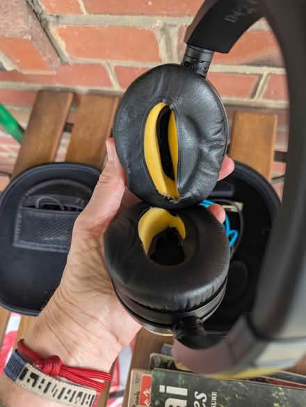 Photo of free Noise cancelling headphones (Hyattsville) #3