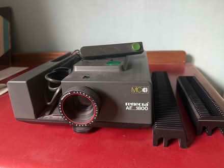 Photo of free Reflecta slide projector and screen (Purley CR8) #1