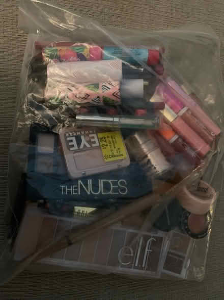 Photo of free Bag of cosmetics (Elmhurst (Rt 83 & St. Charles)) #1