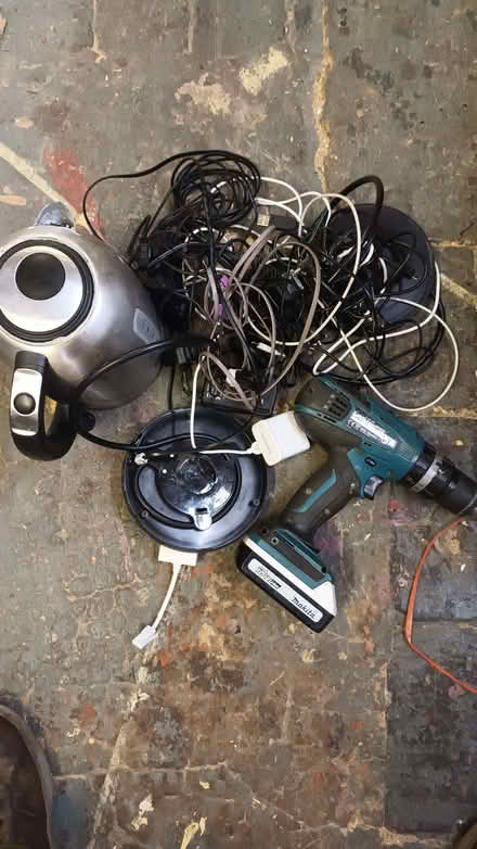 Photo of Electric cable and small items (Stroud GL5) #1