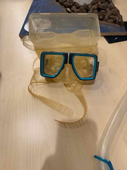 Photo of free Women’s scuba/snorkel mask (95070) #1