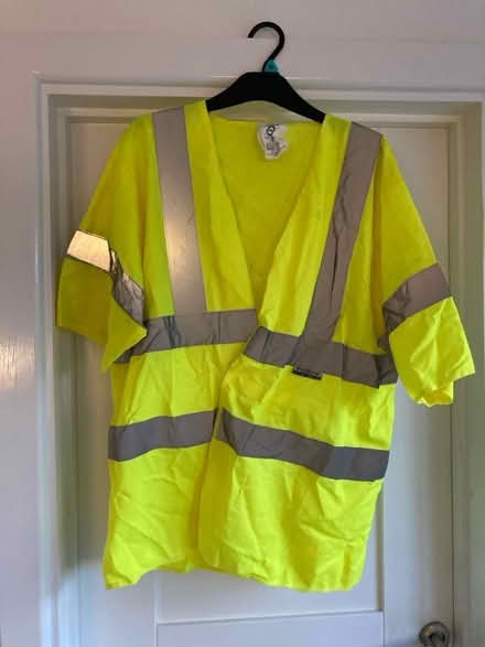 Photo of free High viz jacket (Lower Earley RG6) #1