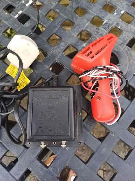 Photo of free Scalectric power pack and 1 handset (Malvern WR14 2DF) #2