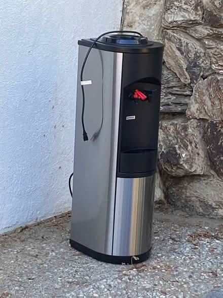 Photo of free 6 office chairs & water dispenser (Tarzana 91356) #2