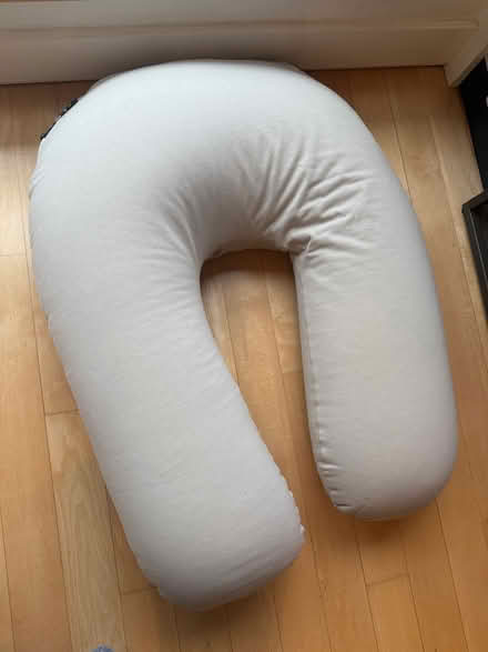 Photo of free Moonpod Crescent Backrest (Greenwich Village) #2