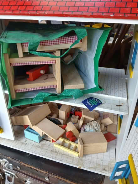 Photo of free Dolls house and furniture (Thornton heath) #2