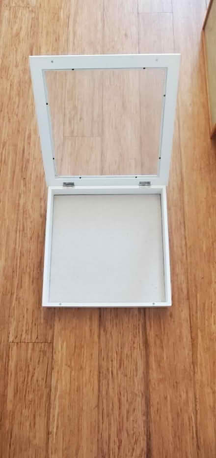 Photo of free White box frame 38cmx38cm (Little Herberts GL53) #2