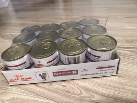 Photo of free Renal Support cat food (Lewis street Rahway) #1