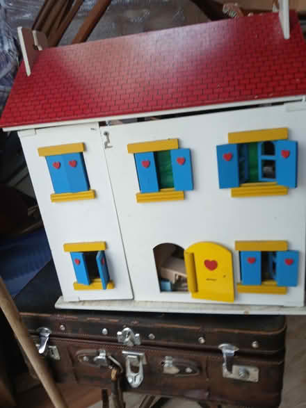 Photo of free Dolls house and furniture (Thornton heath) #1