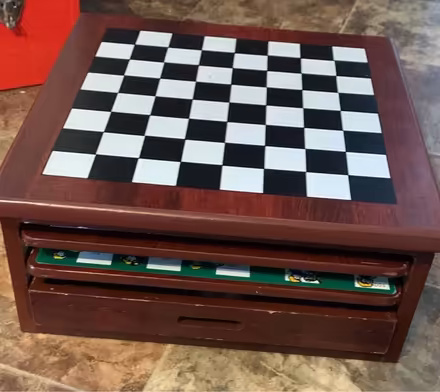 Photo of game pieces for this box (Oshawa centre) #4