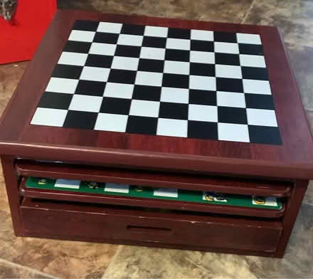 Photo of game pieces for this box (Oshawa centre) #4