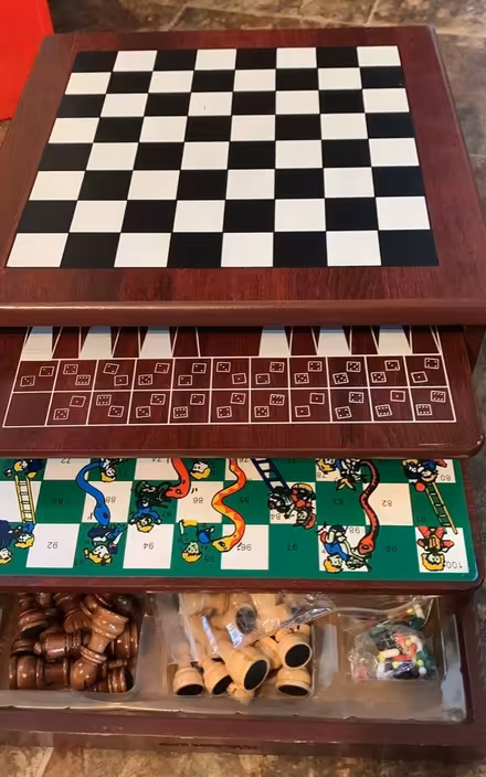 Photo of game pieces for this box (Oshawa centre) #3